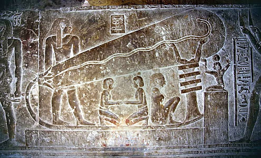Историки рассматривали барельеф в древнем храме и поняли, что он напоминает схему рентгена Культура