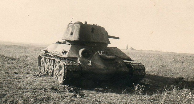 Как мл.сержант Цымбал завёл с помощью обычного лома подбитый "Т-34" и на задней передаче угнал его на глазах у гитлеровцев