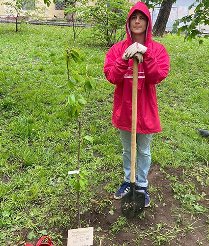 Иван Ургант, Оксана Фандера, Рената Литвинова, Надежда Михалкова и другие посадили деревья для 