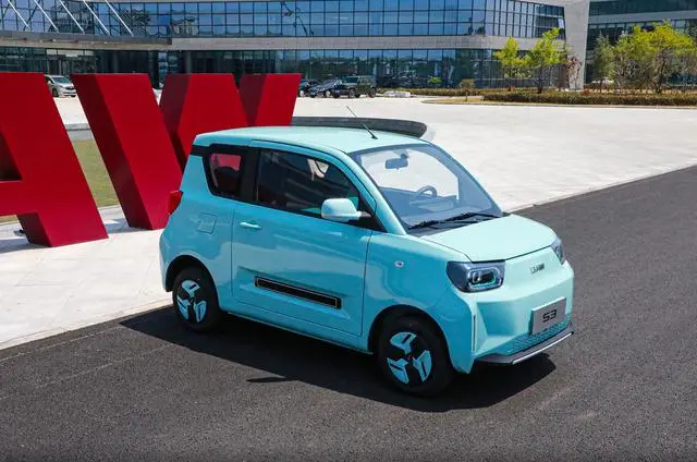 Выпущена модель BAW Yuanbao 2023 года по цене 4300 долларов США, что на 20% дешевле, чем версия 2022 года. 