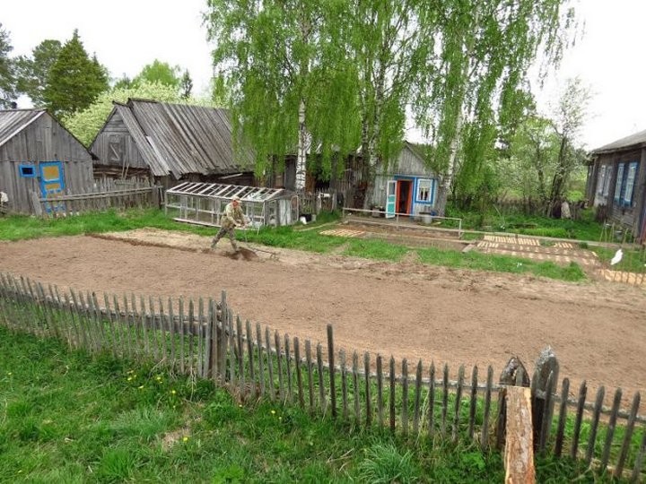 В основном тут живут своим огородом. Ну, или дарами леса и речек.  история, ссср, факты