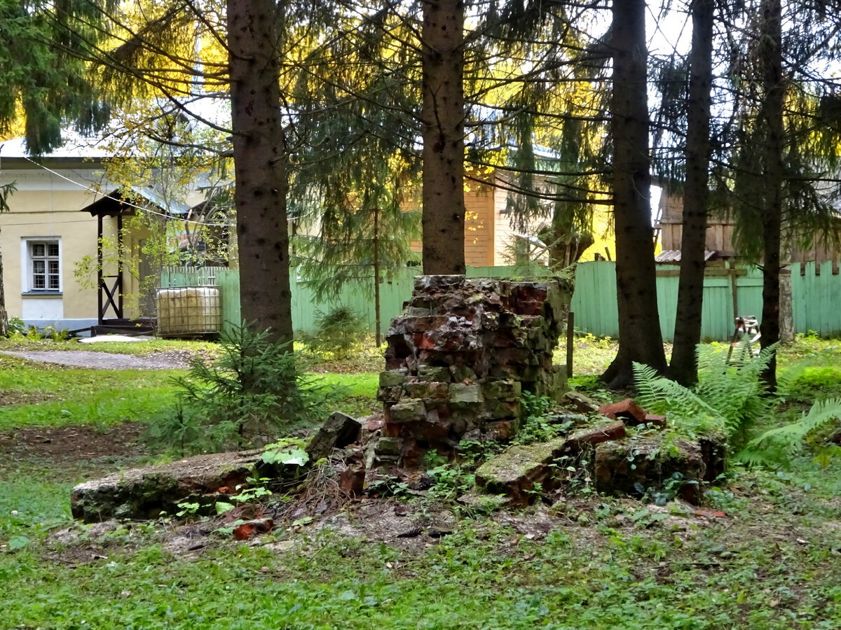 Переславль-Залесский. Ботик Петра Первого. Наш незапланированный визит туда Переславль-Залесский. Ботик Петра Первого. Наш незапланированный визит туда здесь, ничего, дорожка, видимо, Петра, здание, погулять, Петру, закрыты, официальный, просто, получилось, будет, сайта, провинциальный, перед, неблагоустроенный, почти, брать, поездкой