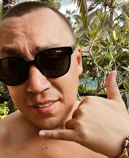 Известный блогер и основатель клуба "Трансформатор" Дмитрий Портнягин отказался платить за отдых на яхте на Бали Известный блогер и основатель клуба "Трансформатор" Дмитрий Портнягин отказался платить за отдых на яхте на Бали Новости