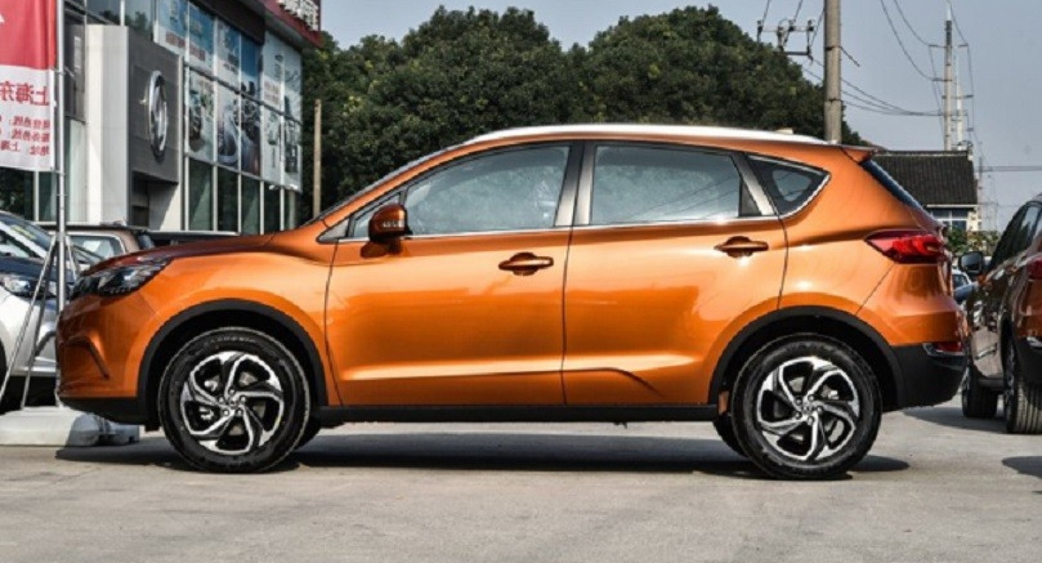 Dongfeng выпустил затемненную версию седана Fengshen Yixuan MAX