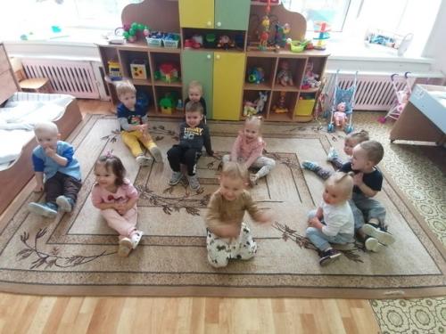 Малыши и гномики работу по адаптации к детскому саду продолжают. 05