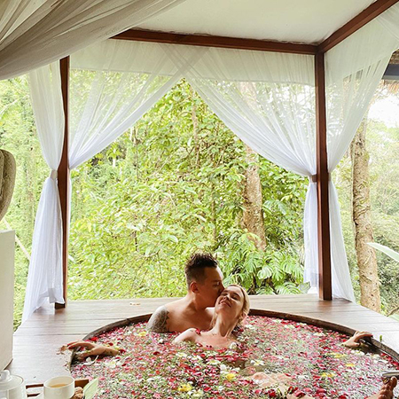 Известный блогер и основатель клуба "Трансформатор" Дмитрий Портнягин отказался платить за отдых на яхте на Бали Известный блогер и основатель клуба "Трансформатор" Дмитрий Портнягин отказался платить за отдых на яхте на Бали Новости