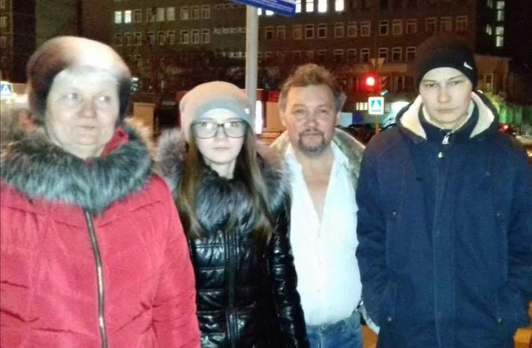 После вмешательства Бастрыкина и депутатов Госдумы суд в Екатеринбурге передумал выдворять семью казахстанцев из России