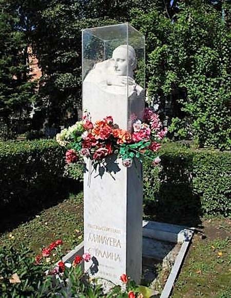 Жена сталина застрелилась