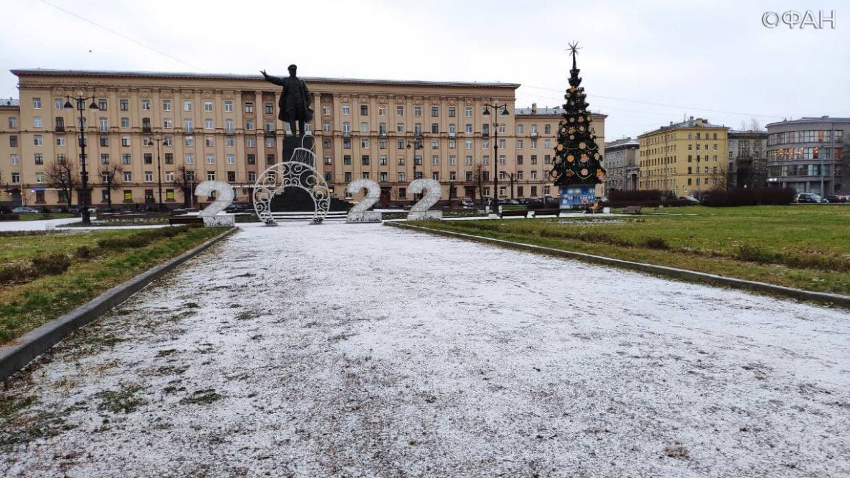 Санкт петербург 25. Площадь труда СПБ зимой. Снег в СПБ. Зимние улицы Петербурга. Московская площадь СПБ зимой.