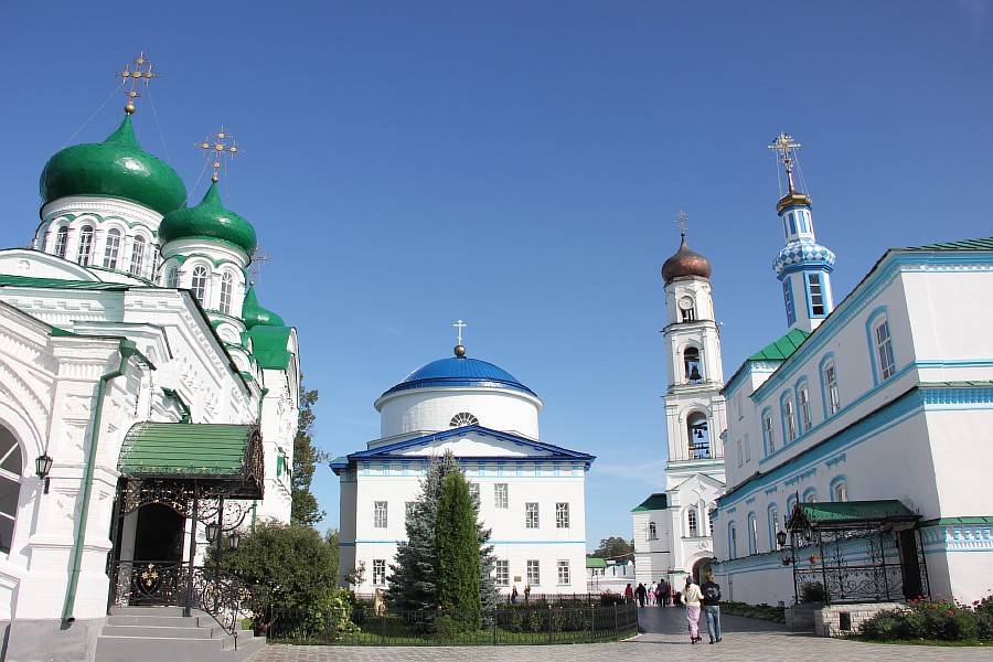 Раифский монастырь храм. Монастырь Раифа Казань. Свияжск Раифский монастырь. Раифский монастырь Казань достопримечательности. Раифский Богородицкий монастырь: Зеленодольск озеро.