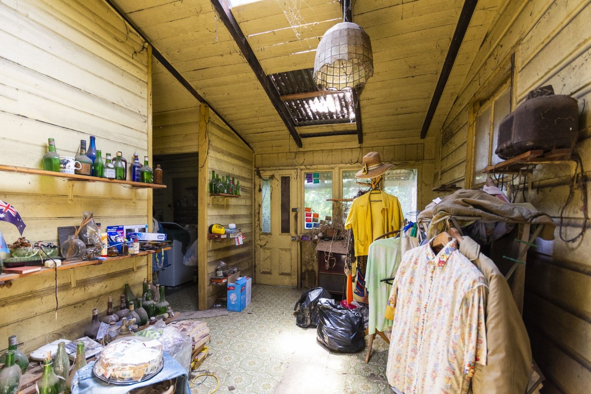 Прогулка по «дому-призраку», который стоит  млн 