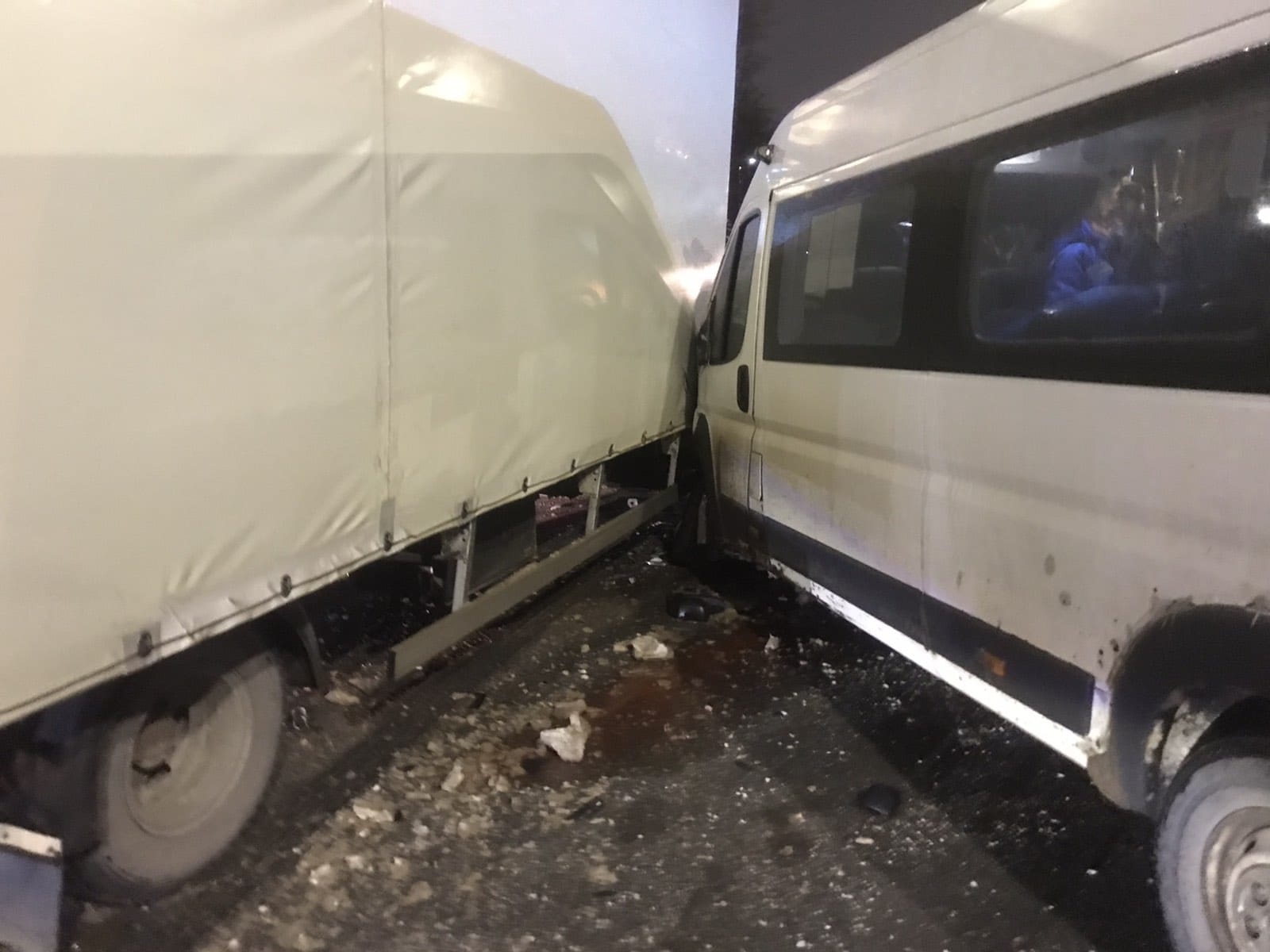 В ДТП с маршруткой и грузовиком в Иванове пострадали 4 человека