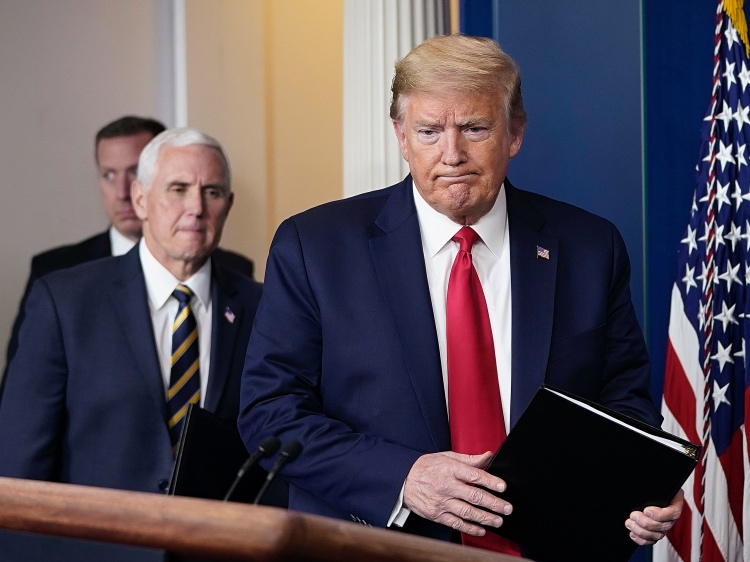 Отбеливатель и ультрафиолет: Дональд Трамп предложил свои методы лечения коронавируса - врачи в панике Звезды,Новости о звездах