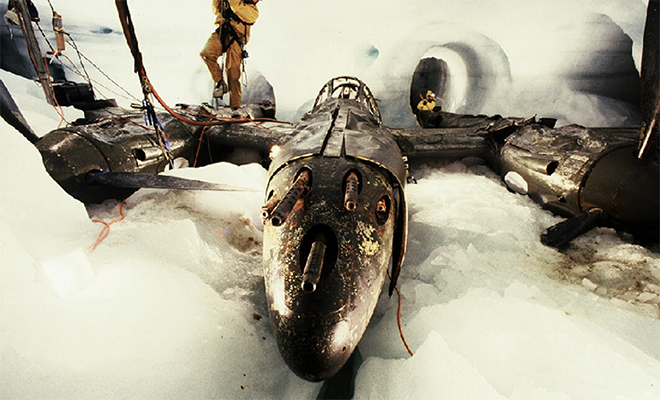 Эскадрилья пропала с радаров в Арктике в 1942 году. Поисковики нашли самолет под 75 метрами льда