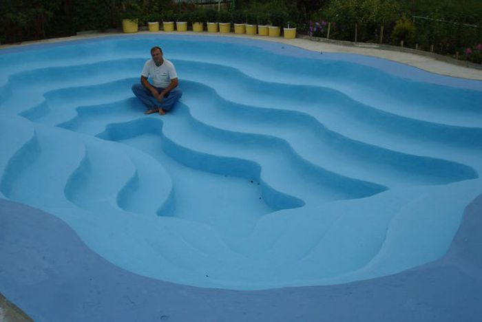 Многоступенчатый бассейн, построенный одной семьёй