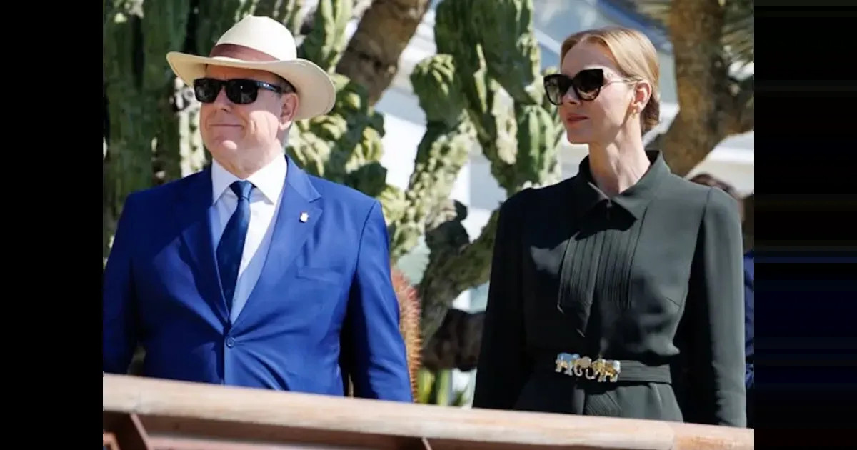 Княгиня Монако Шарлен, князь Альбер II и принцесса Каролина посетили Экзотический сад в Монако