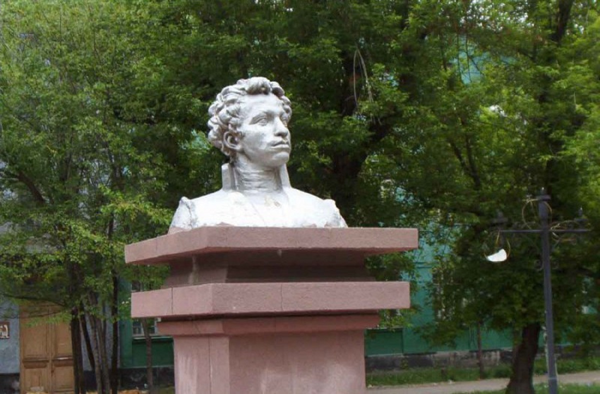Что можно связать в подарок на Пушкинский День России Что можно связать в подарок на Пушкинский День России
