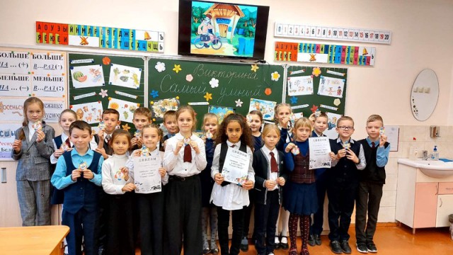 Страница 23 чемпионат по чтению вслух. Высокая ученица. В 3 классе я прошла отборочный. 7 школа мончегорск. Школа 5 мончегорск.