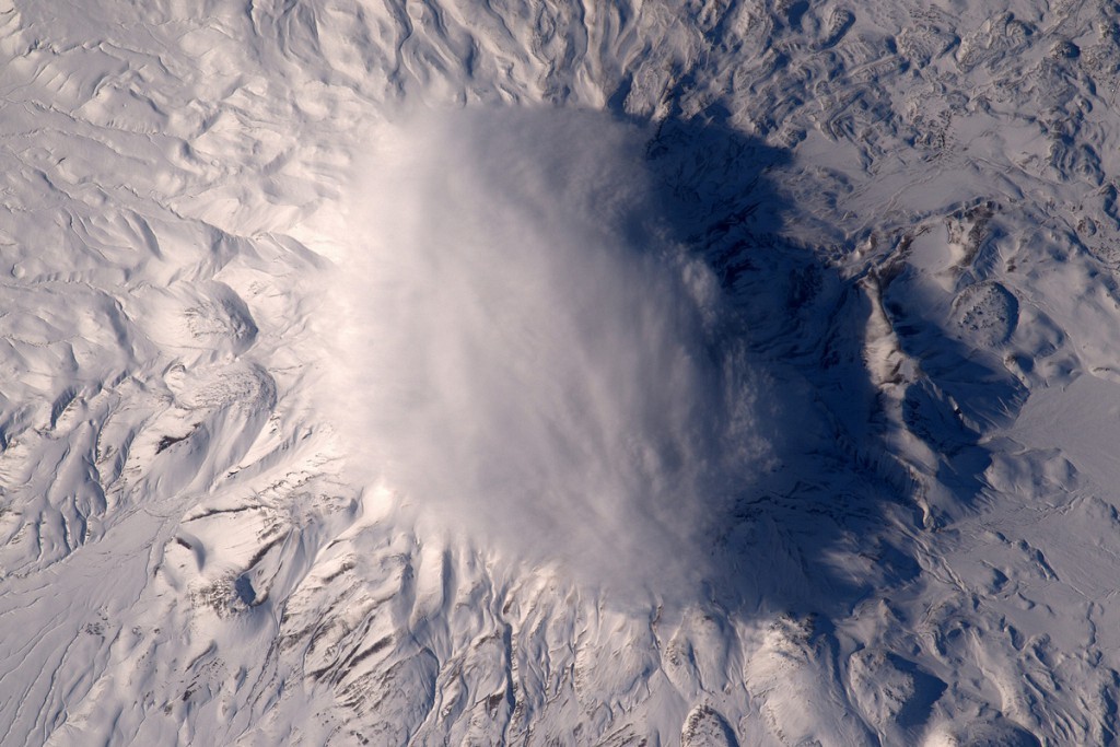 Шапка облаков над западным Ираном астронавт, земля, космос, красота, мкс, планета, природа, фотография