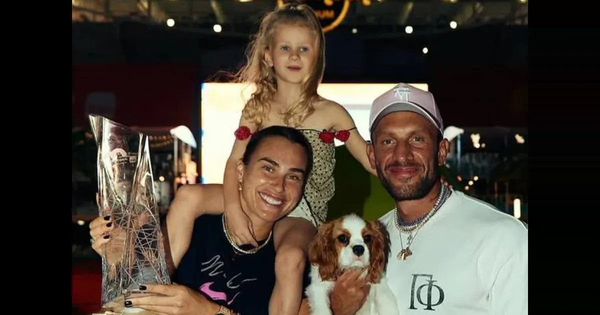 Арина Соболенко показала новые фото с женихом и его дочерью