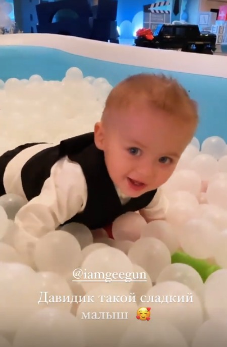 Оксана Самойлова и Джиган отметили первый день рождения сына Дети,Дети знаменитостей