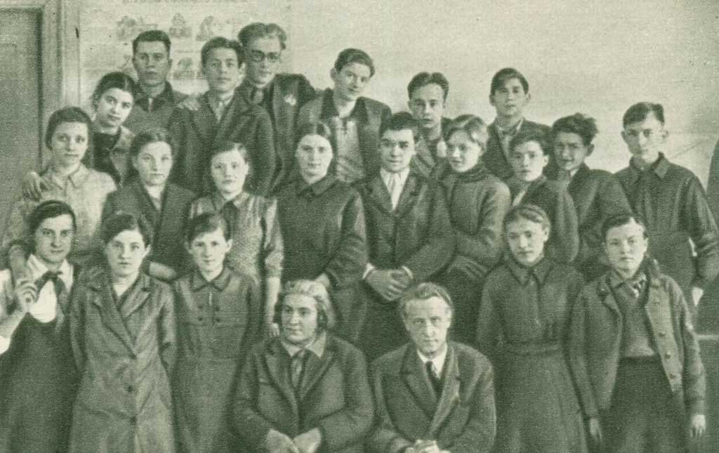 1939 год школа. Школа 1939 года. Исады школа в 1939. Веденская школа 1939 год. Школы Петрозаводска в 1939 году.