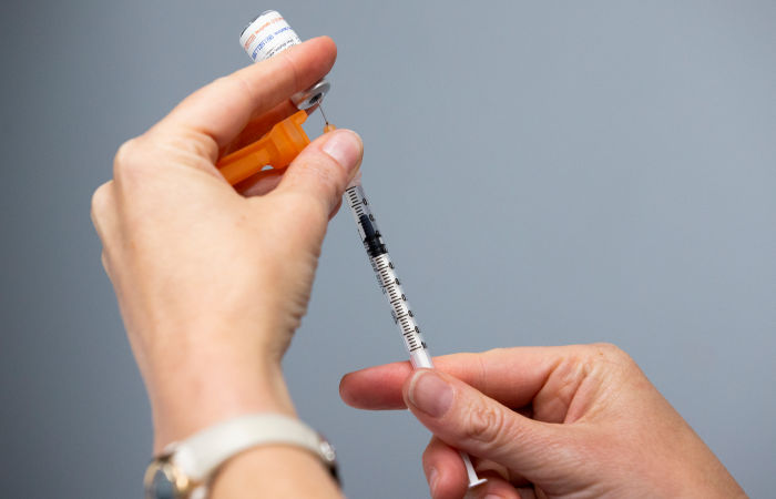 Мужчина умер на Украине после вакцинации Pfizer