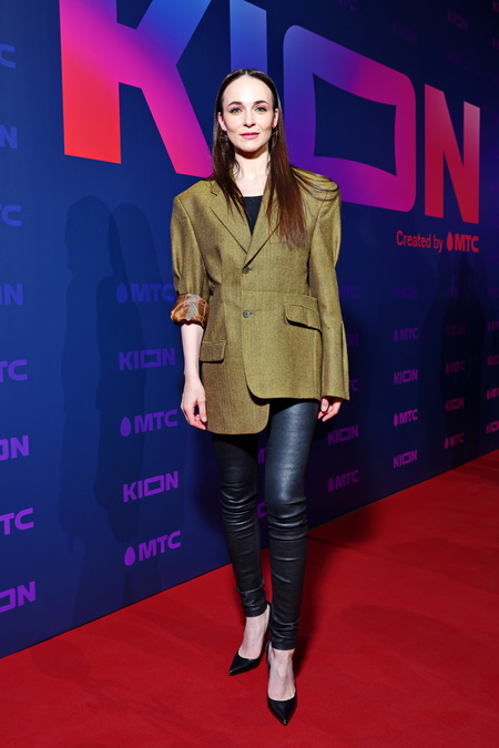 Марина Зудина и Павел Табаков, Яна Чурикова и другие на презентации онлайн-кинотеатра Звезды,Красная дорожка