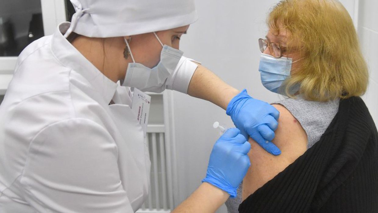 Минздрав РФ назвал условие для повторной вакцинации от COVID-19