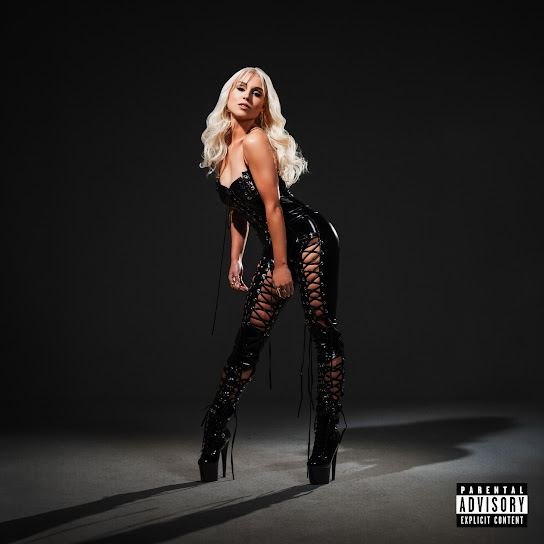 Певица и автор песен из Нэшвилла, которая сменил кантри на металл. альбом, своей, конечно, чтобы, после, который, участие, фестивалях, вместе, Motley, CrueВместо, Рояль, Disturbed, успешной, панкформулы, дебютный, Black, Magic, демонстрирует, придерживаться