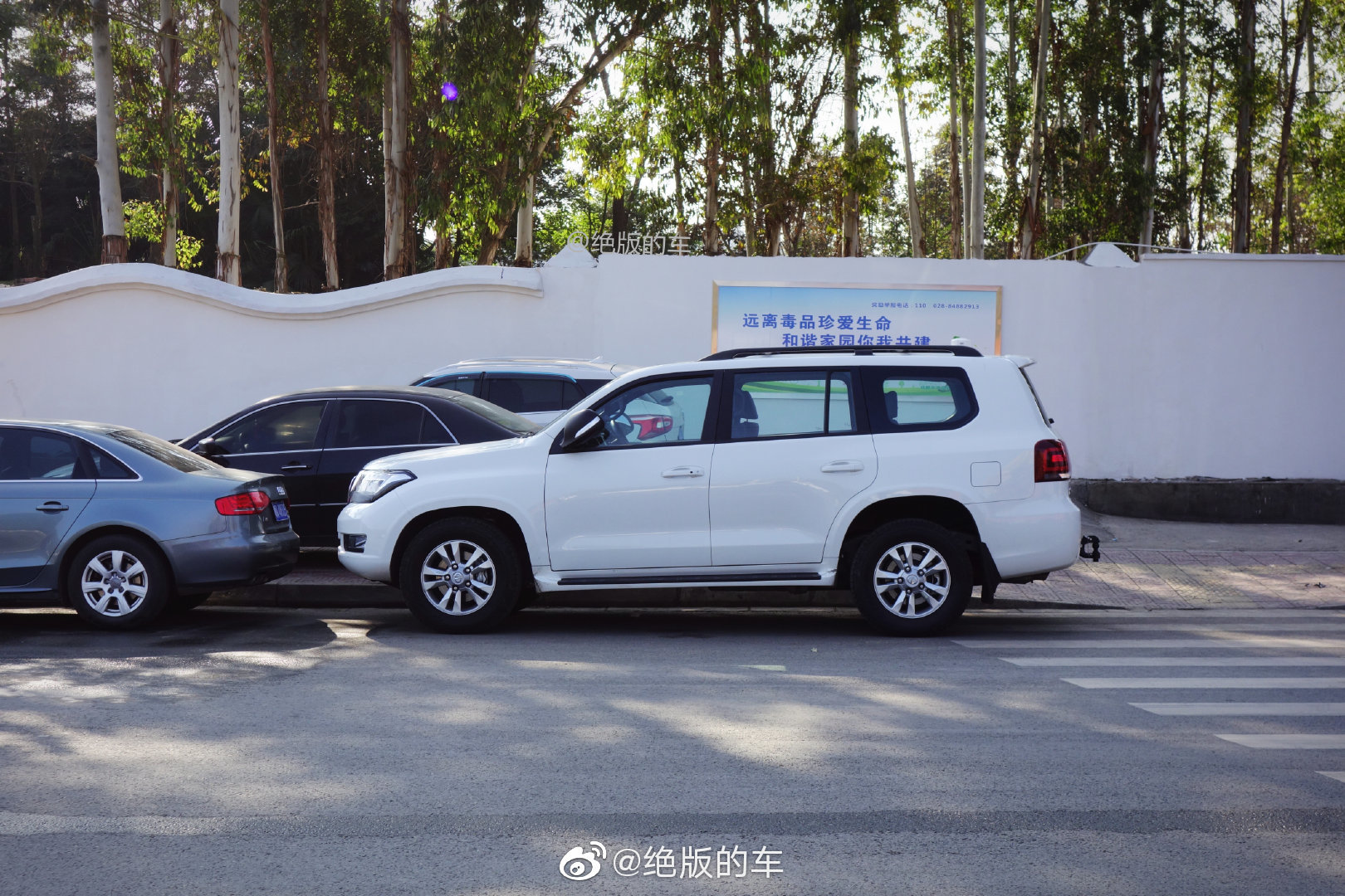 Готовящуюся к дебюту китайскую копию «Крузака» снова засняли на улице авто,авто и мото,автомобиль,автоновости