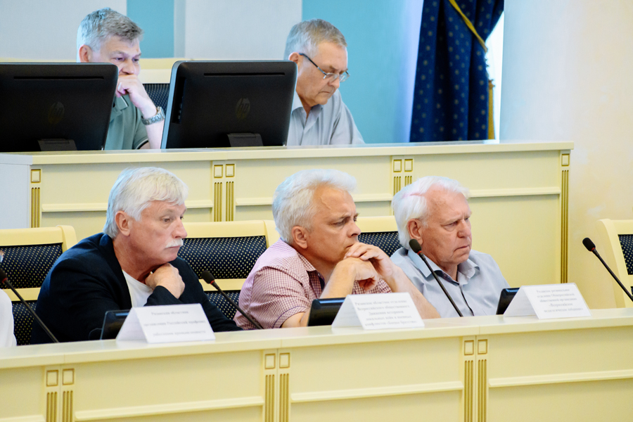 На публичных слушаниях в областной Думе обсудили исполнение бюджета региона за 2021 