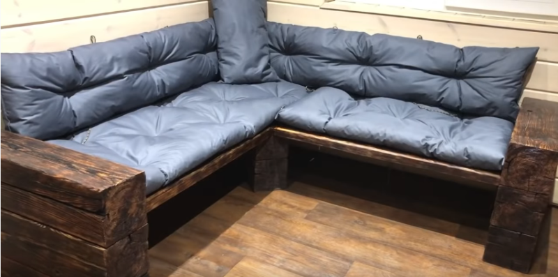 Стильный диван для дачи или бани с минимальными затратами. Из остатков пиломатериалов для дома и дачи,мастер-класс