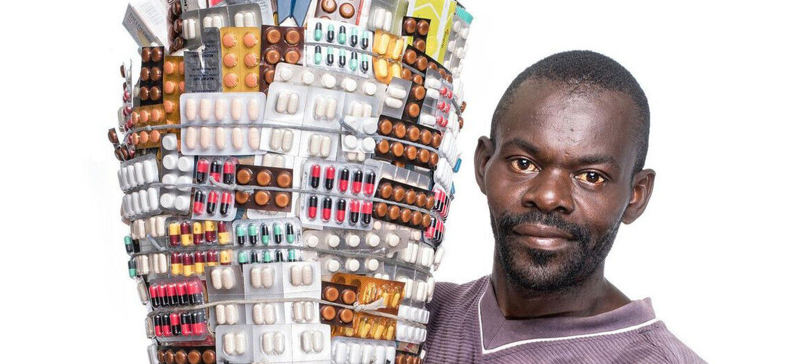 Чем лечатся люди по всему миру: фотограф просит показать домашние аптечки жителей разных стран домашняя аптечка,лекарства,люди,мир,фотопроект