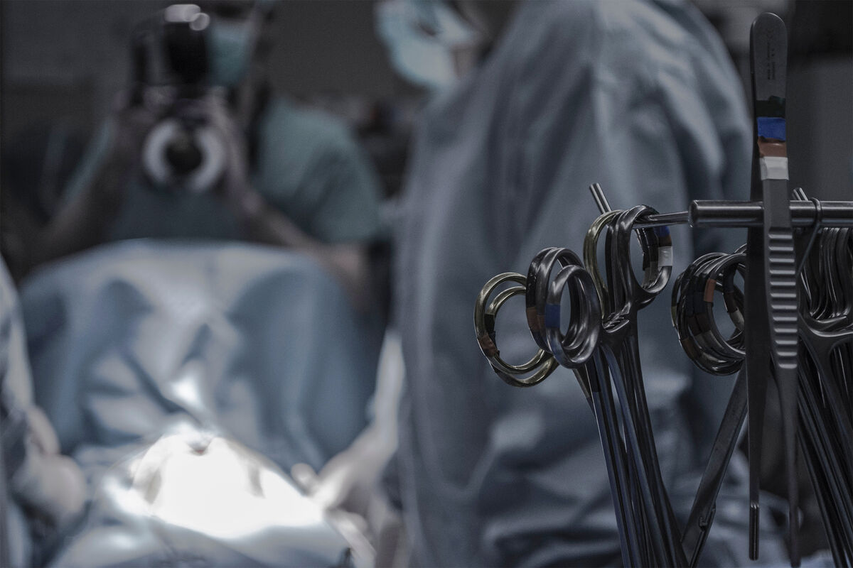 Хирург Дикарев, пришивший ребенку откушенную псом часть лица, возобновит работу