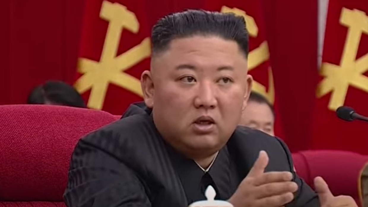 Ким Чен Ына уличили в использовании худого двойника