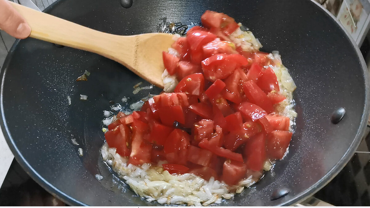 Беру много зелёного лука и еще понемногу других овощей и вот какую вкусную закуску готовлю можно, перец, среднего, около, рецепте, смесь, кусочками, количество, помешивая, минут, этого, станет, довольно, закуску, такой, помидоры, зелени, вкусу, немного, подготовить