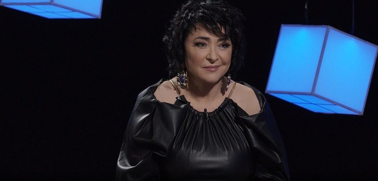 Певица Лолита впервые за два года увидела дочь с синдромом Аспергера