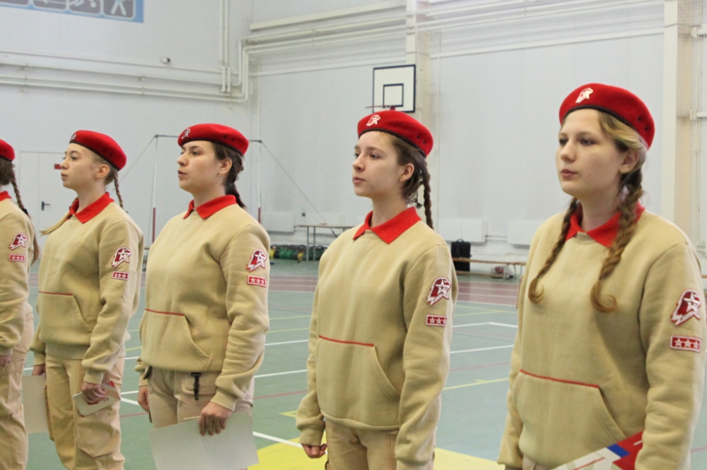 юнармейцы форма для девочек. юнармия воздушно десантные войска. юнармия рязань. парадная форма юнармии. звезда юнармия рязань.