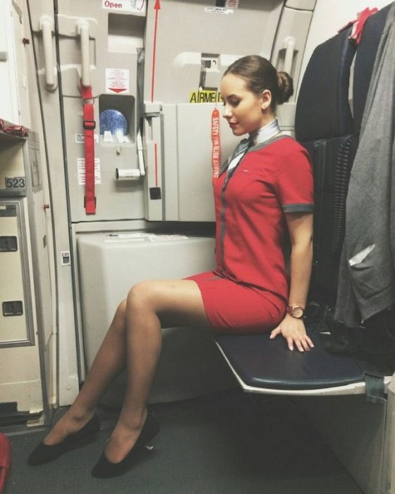 Красивые стюардессы бывают не только в фильмах