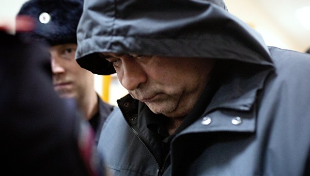 Сотрудник полиции Салават Ганеев, обвиняемый в изнасиловании девушки-дознавателя, во время рассмотрения ходатайства следствия об аресте в Кировском районном суде в Уфе. 2 ноября 2018