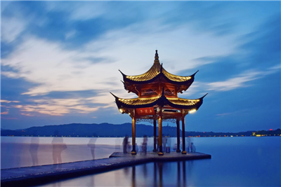 https://www.freepik.com/free-photo/temple-middle-lake_947996.htm#query=china&position=20&from_view=search