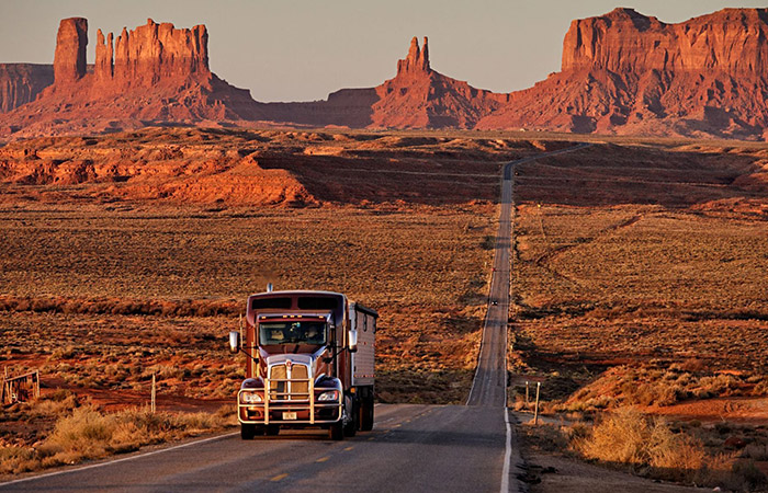 Трасса через аризонскую пустыню./ Фото: pinterest.com