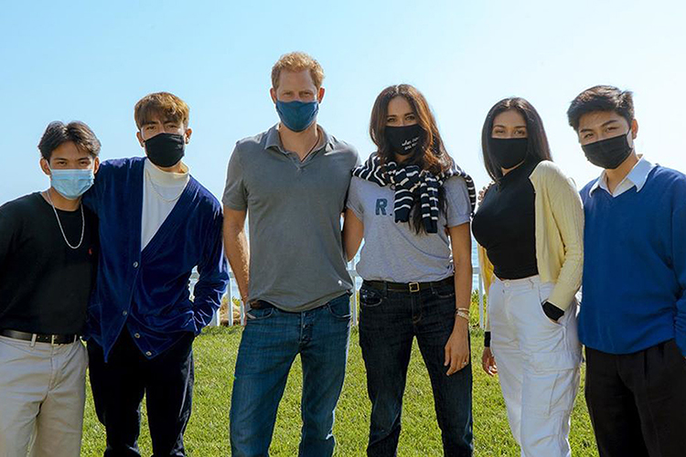 Меган Маркл и принц Гарри выступили на виртуальном саммите TIME100 Talks Меган Маркл и принц Гарри выступили на виртуальном саммите TIME100 Talks Монархи,Британские монархи