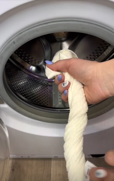 Как продлить работу стиральной машины при помощи полотенца