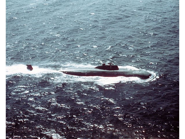 Атомный наезд. Как советская подлодка протаранила американский авианосец вмф,история