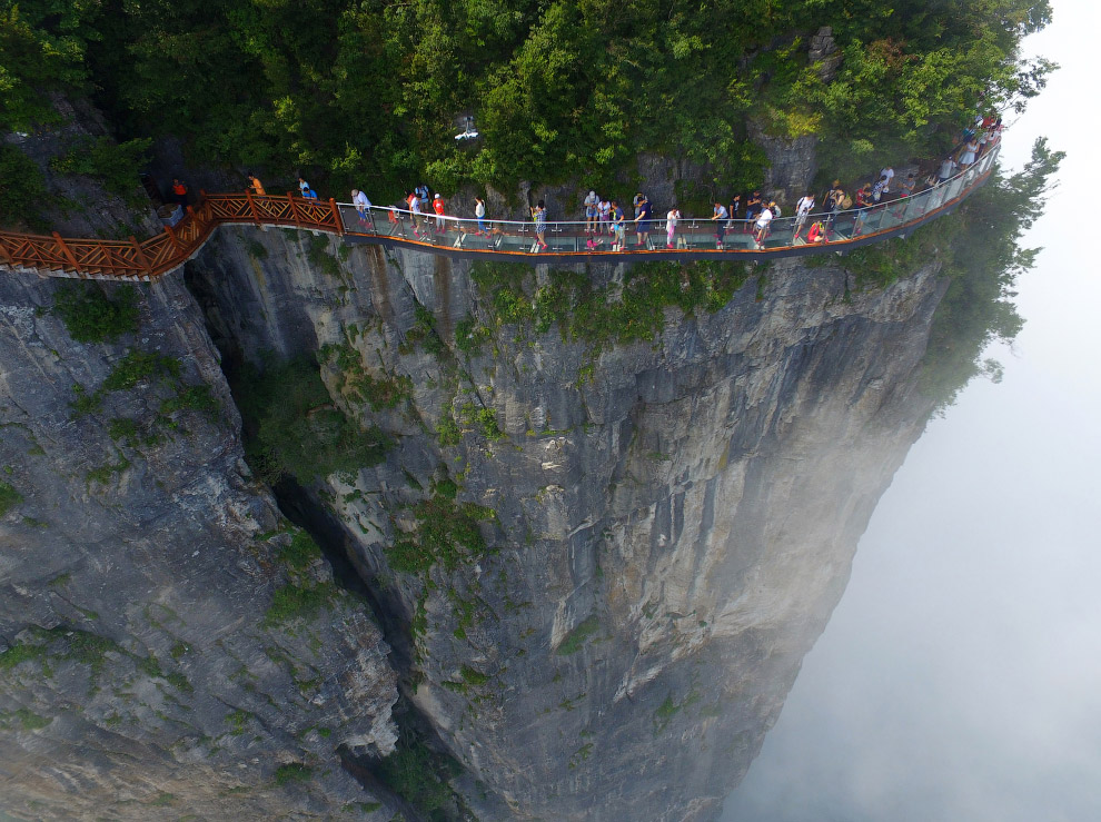 «Стеклянная небесная тропа» (The Glass Sky Walk)