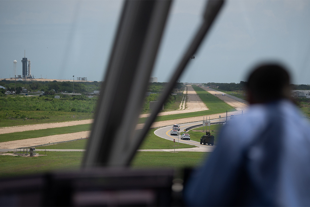 Как SpaceX впервые отправила астронавтов на МКС Как SpaceX впервые отправила астронавтов на МКС космос,события