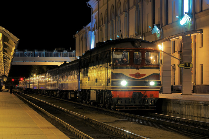 Поезд стоит на вокзале. /Фото: pskovrail.ru.