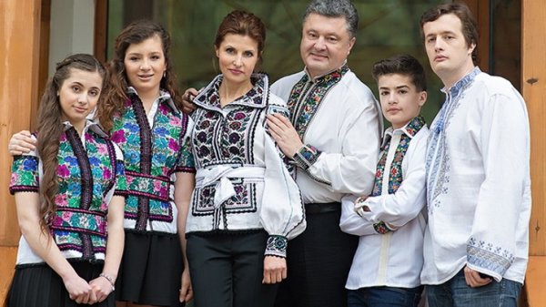 Украину накачивают презрением к Пете и Марине: «Быть с Порошенко – западло»